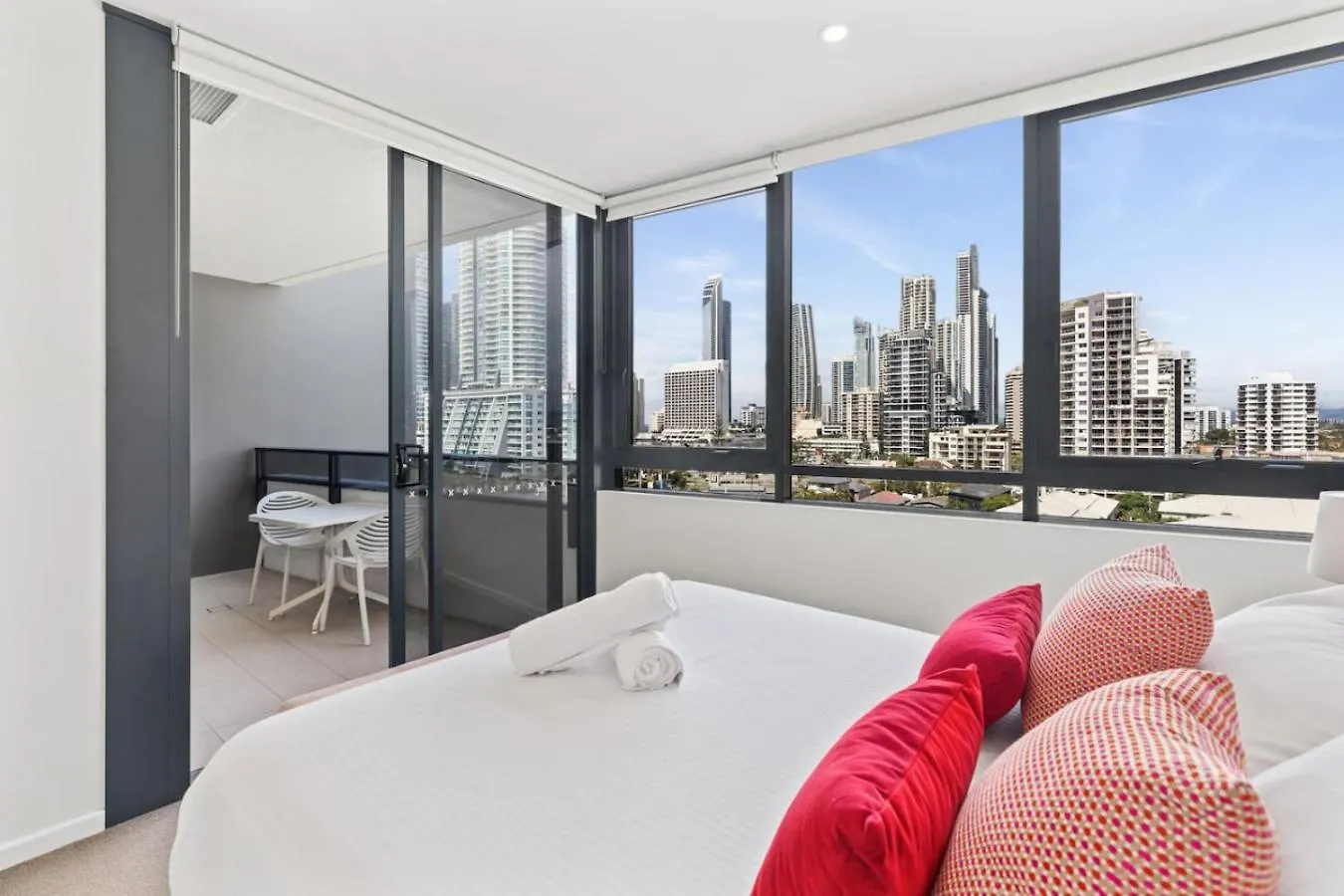 Views Over Surfers Paradise 1 Bedroom Apartment Gold Coast
